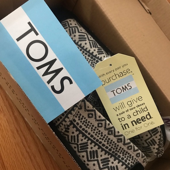 Brand new in box - Toms women’s print shoes - Picture 2 of 4